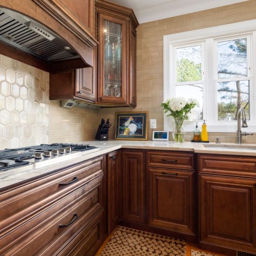 10 Questions to Ask Before Hiring a Home Renovation Contractor